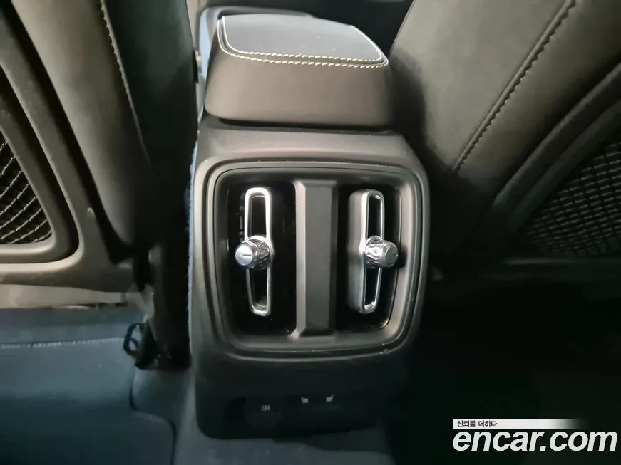 Volvo C40 2024 из KR, фото 8