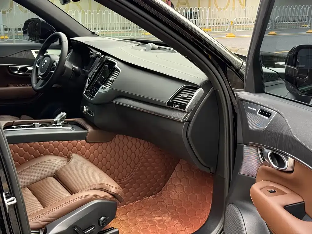 Volvo XC90 PHEV 2023 из CN, фото 10