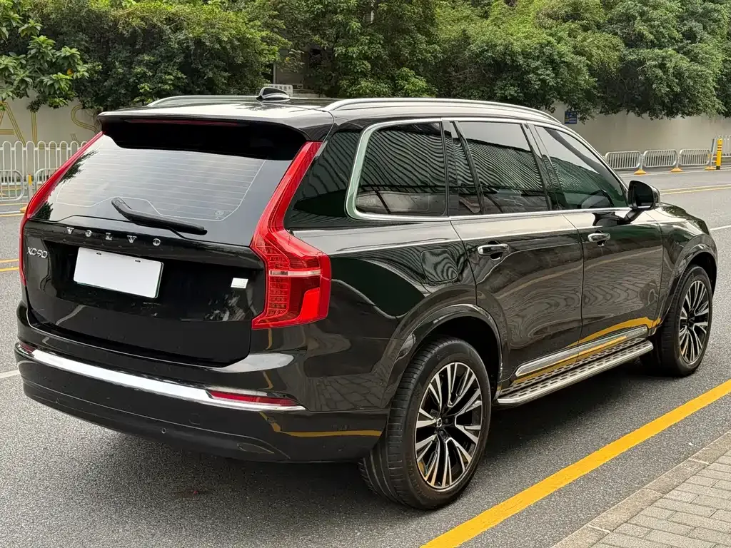 Volvo XC90 PHEV 2023 из CN, фото 4