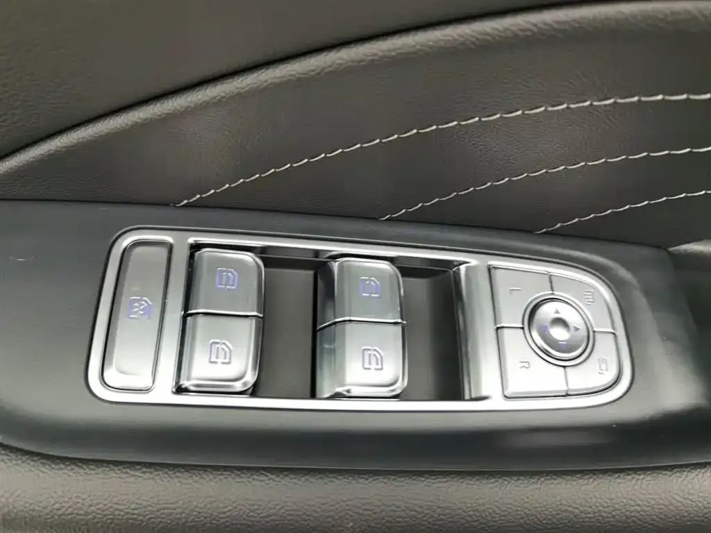 Hongqi H5 PHEV 2025 из CN, фото 9