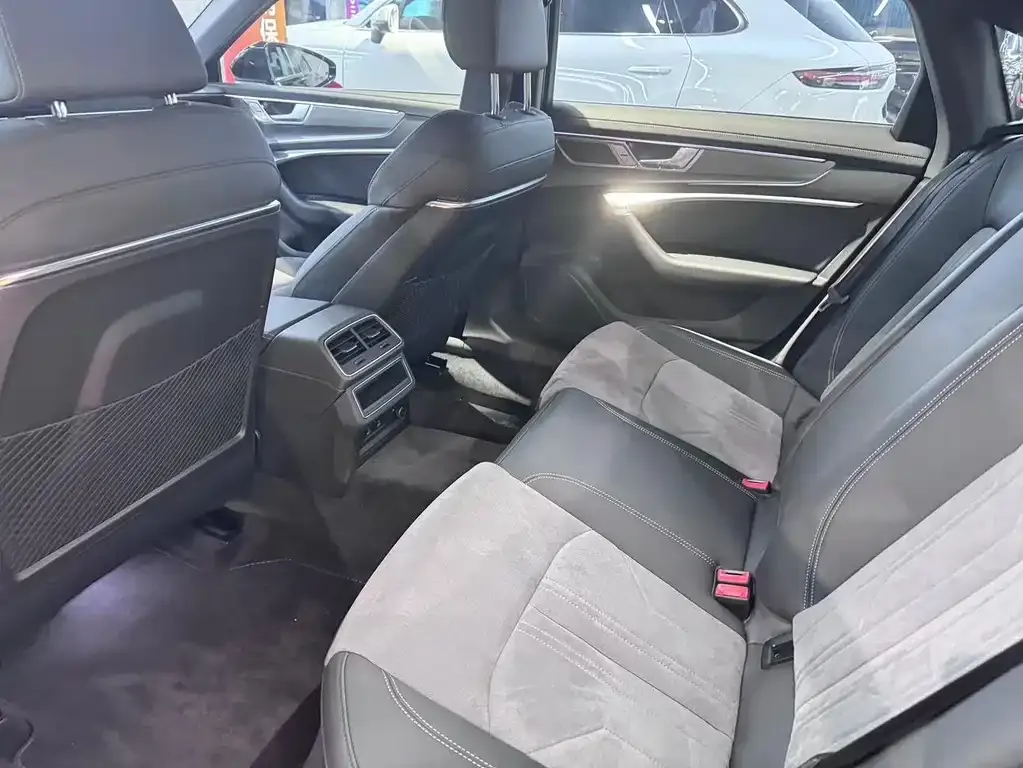 Audi A6L 2024 из CN, фото 6