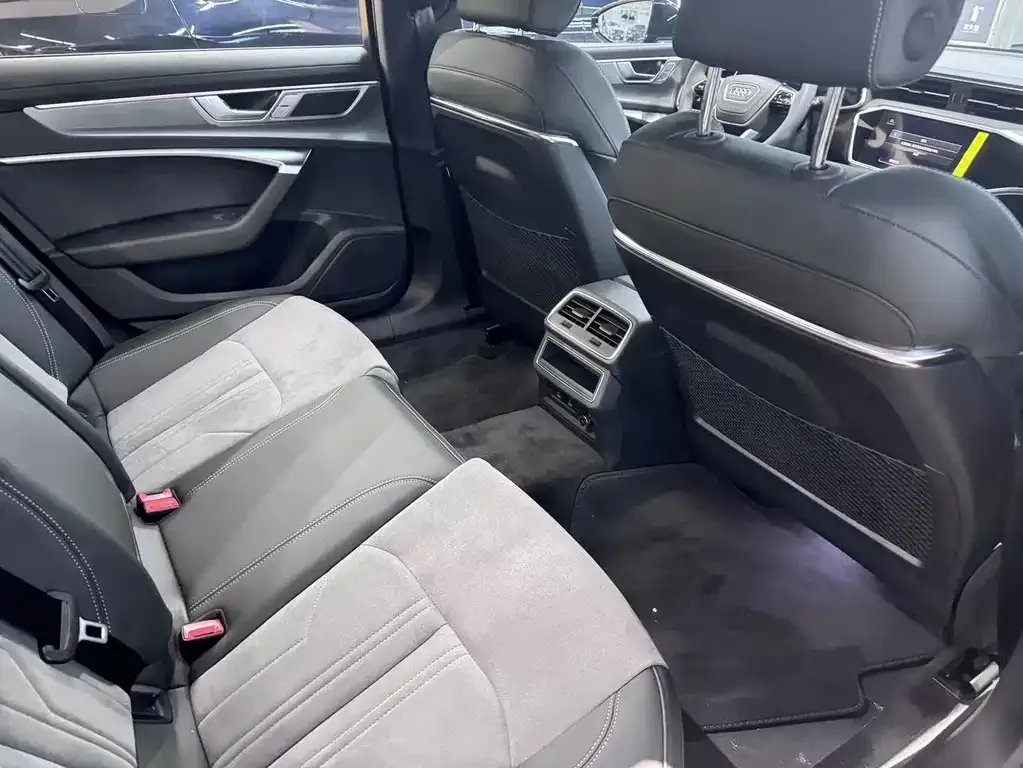 Audi A6L 2024 из CN, фото 9