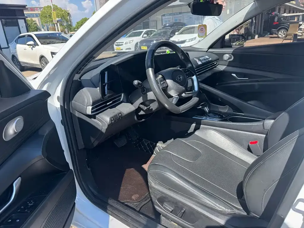 Hyundai Elantra 2022 из CN, фото 4