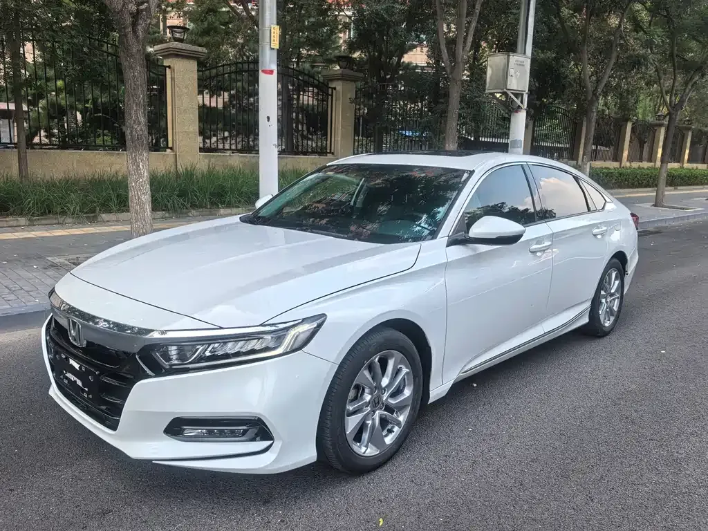 Honda Accord — фото 1