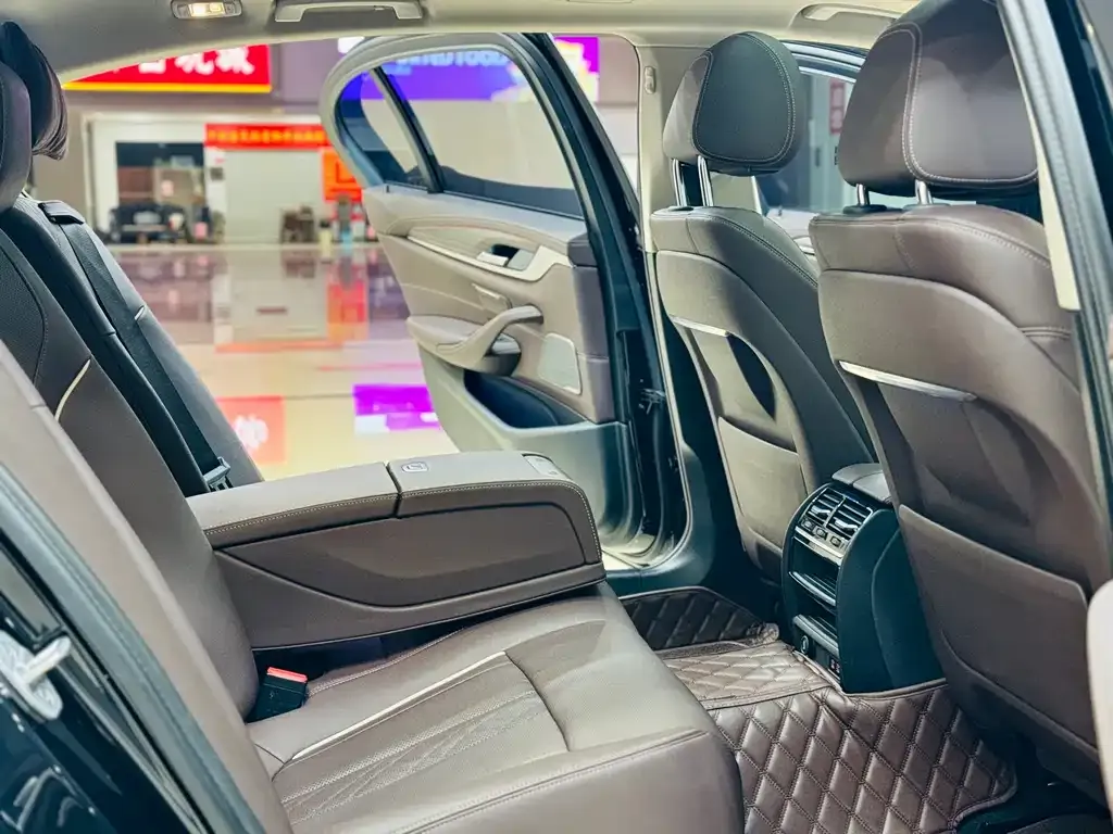 BMW 5 Series 2022 из CN, фото 6
