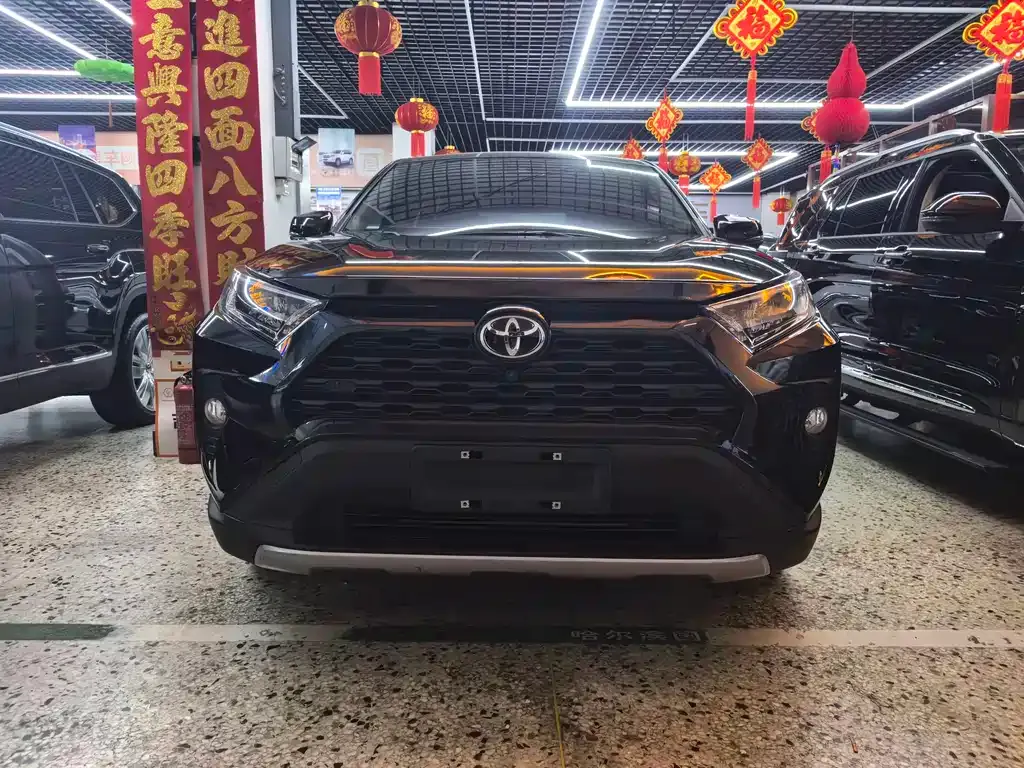 Toyota RAV4 2022 из CN, фото 2