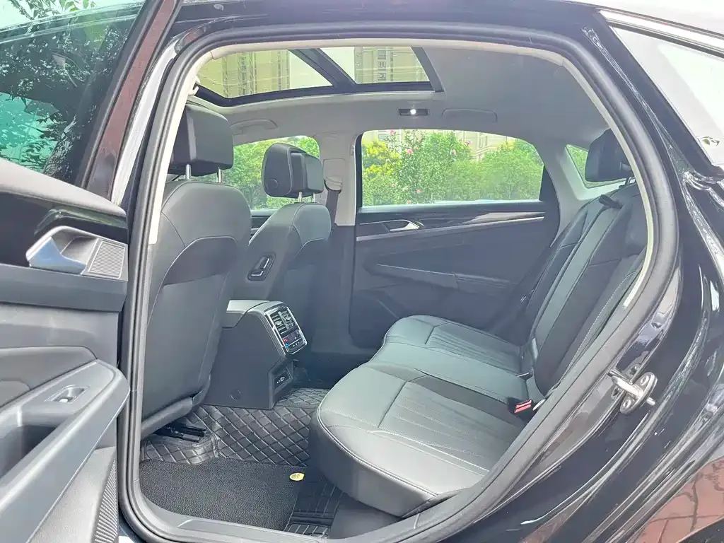 Volkswagen Passat 2024 из CN, фото 10