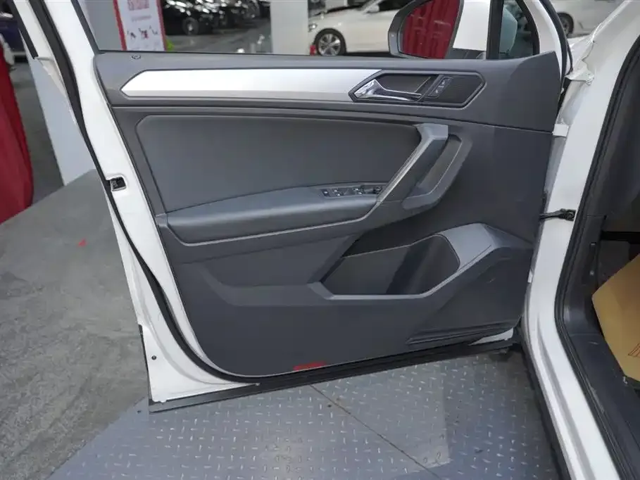 Volkswagen Tiguan L 2021 из CN, фото 9