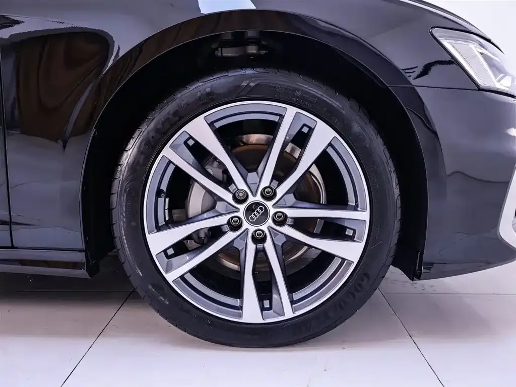 Audi A6L 2024 из CN, фото 6