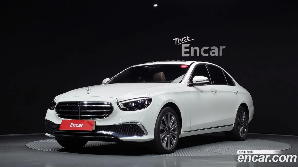 Mercedes-Benz E-Class — фото 1