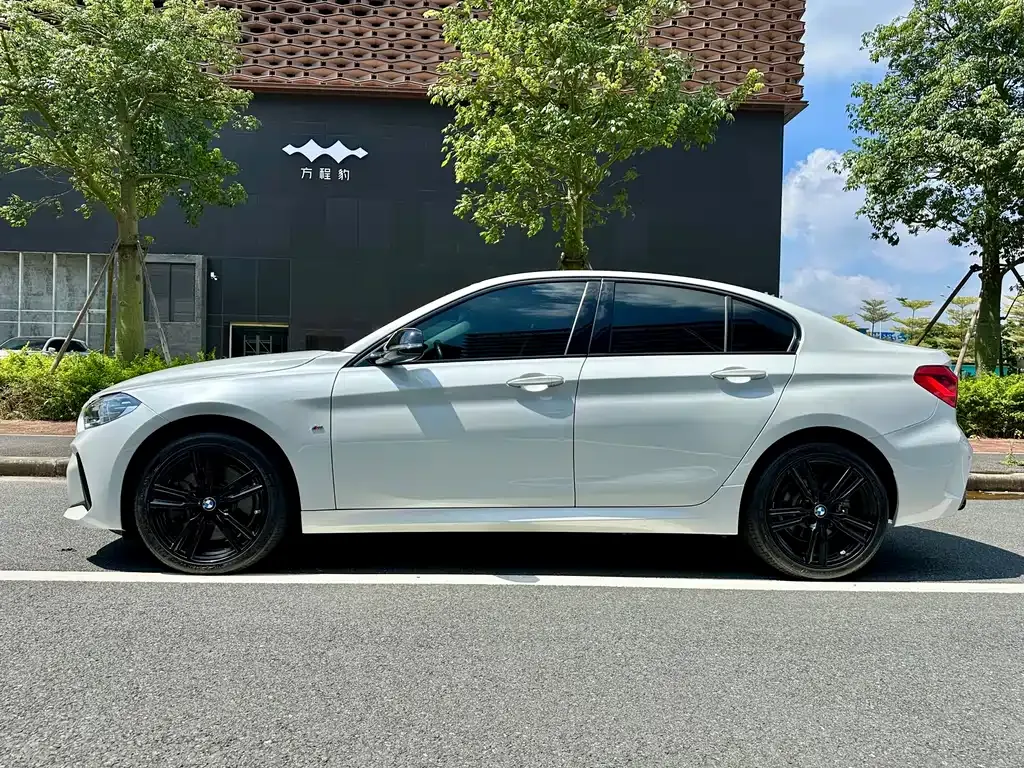 BMW 1 Series 2022 из CN, фото 3