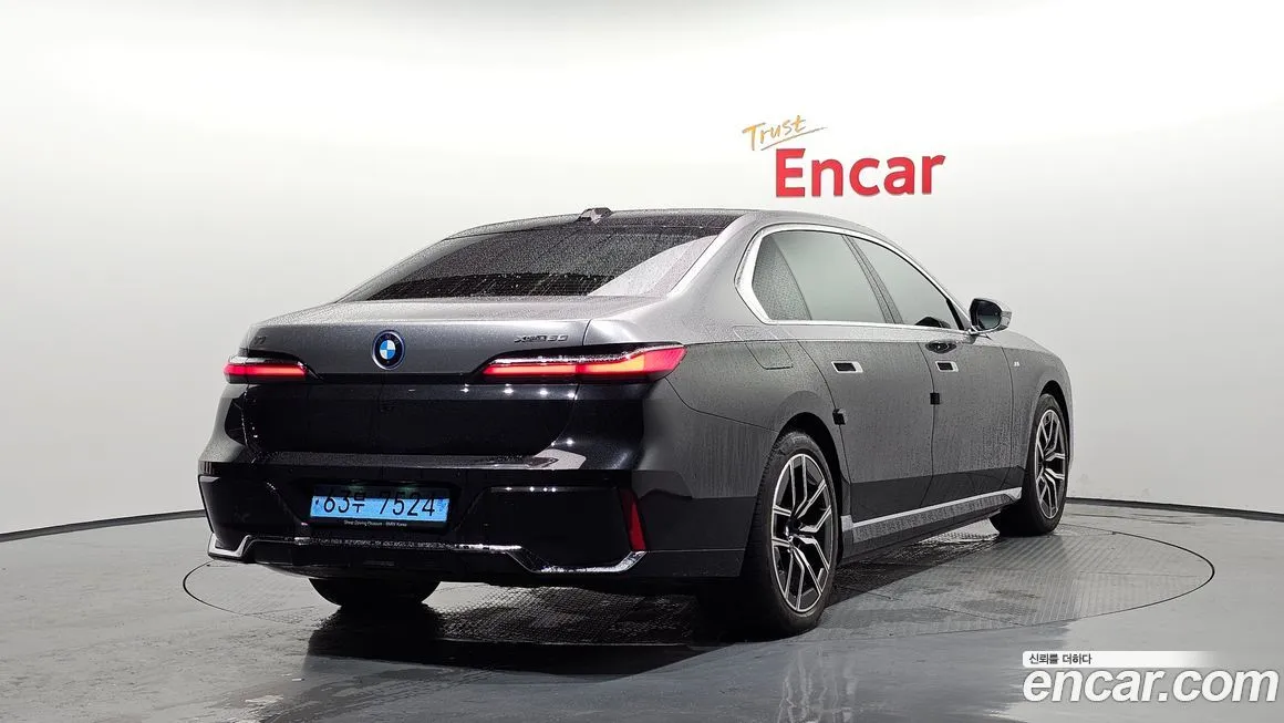 BMW i7 — фото 2