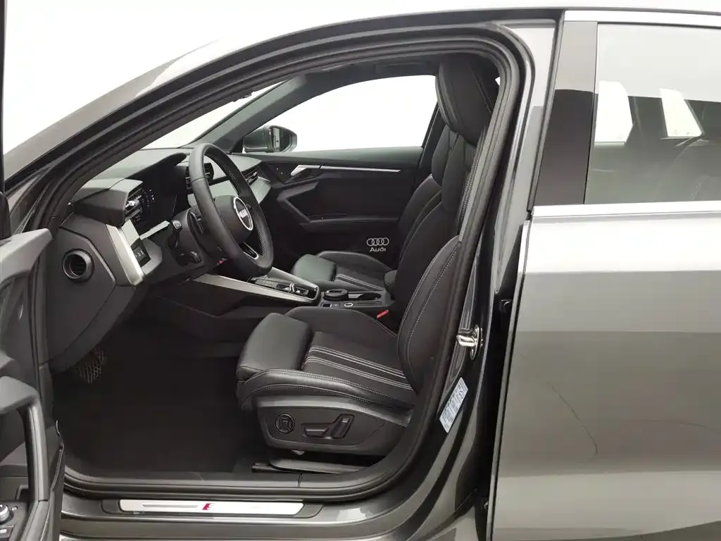 Audi A3 2023 из CN, фото 10
