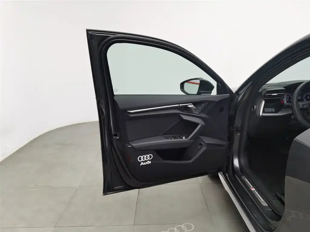 Audi A3 2023 из CN, фото 8