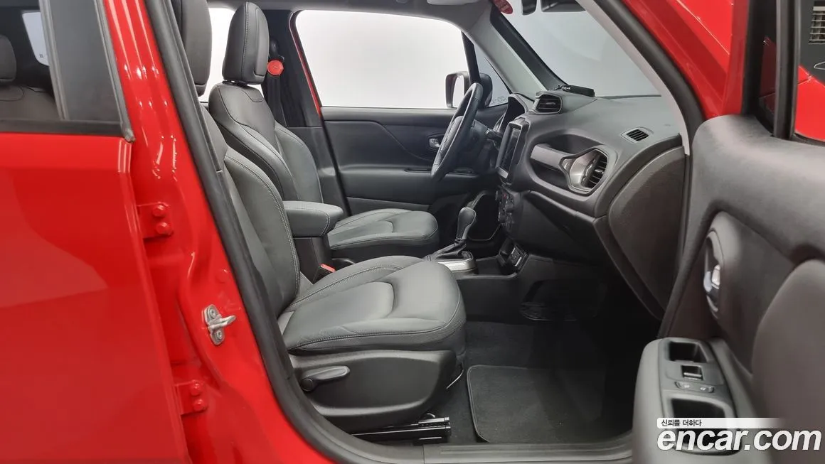 Jeep Renegade — фото 10