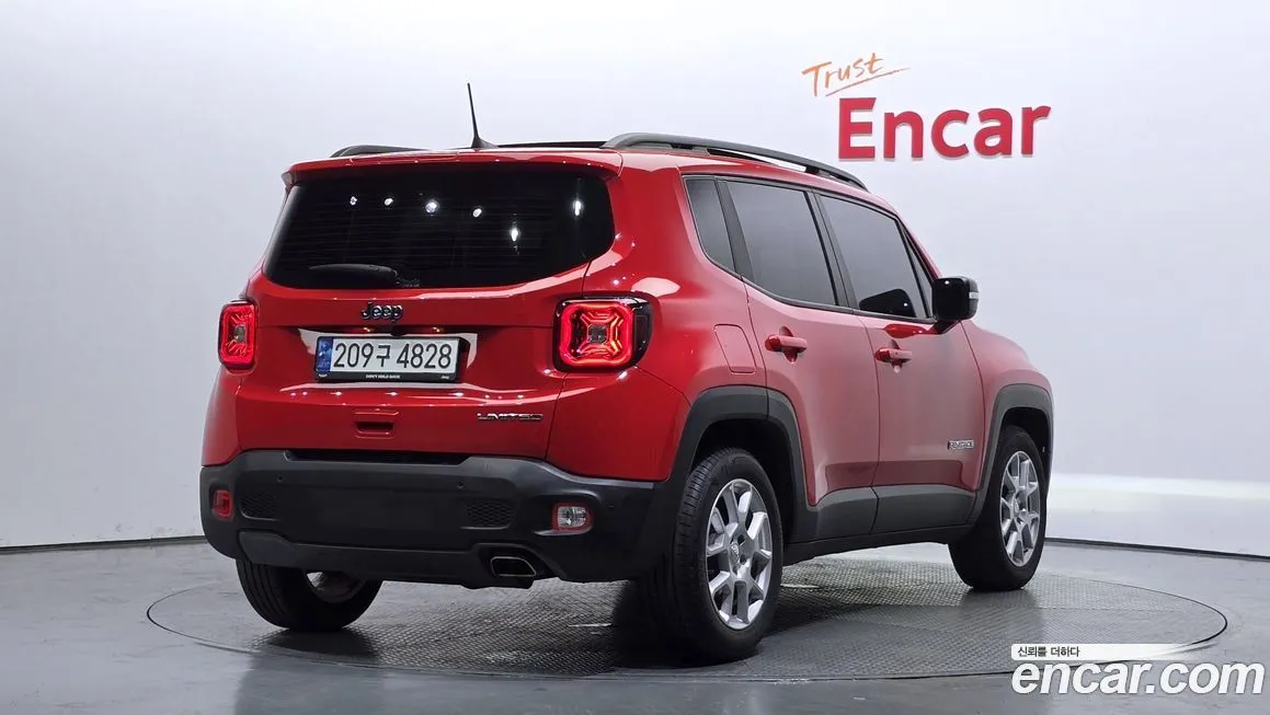 Jeep Renegade — фото 2