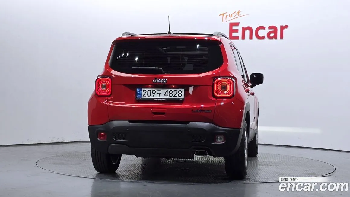 Jeep Renegade — фото 4
