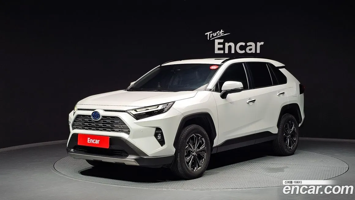 Toyota RAV4 — фото 1
