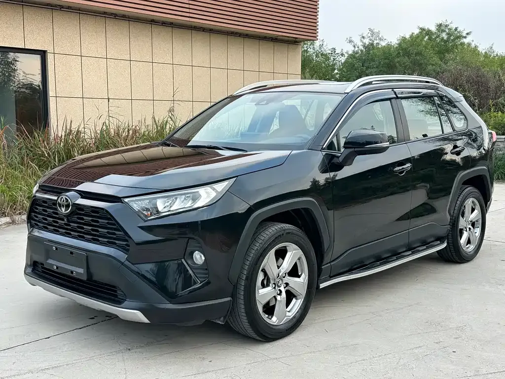 Toyota RAV4 2022 из CN, фото 1