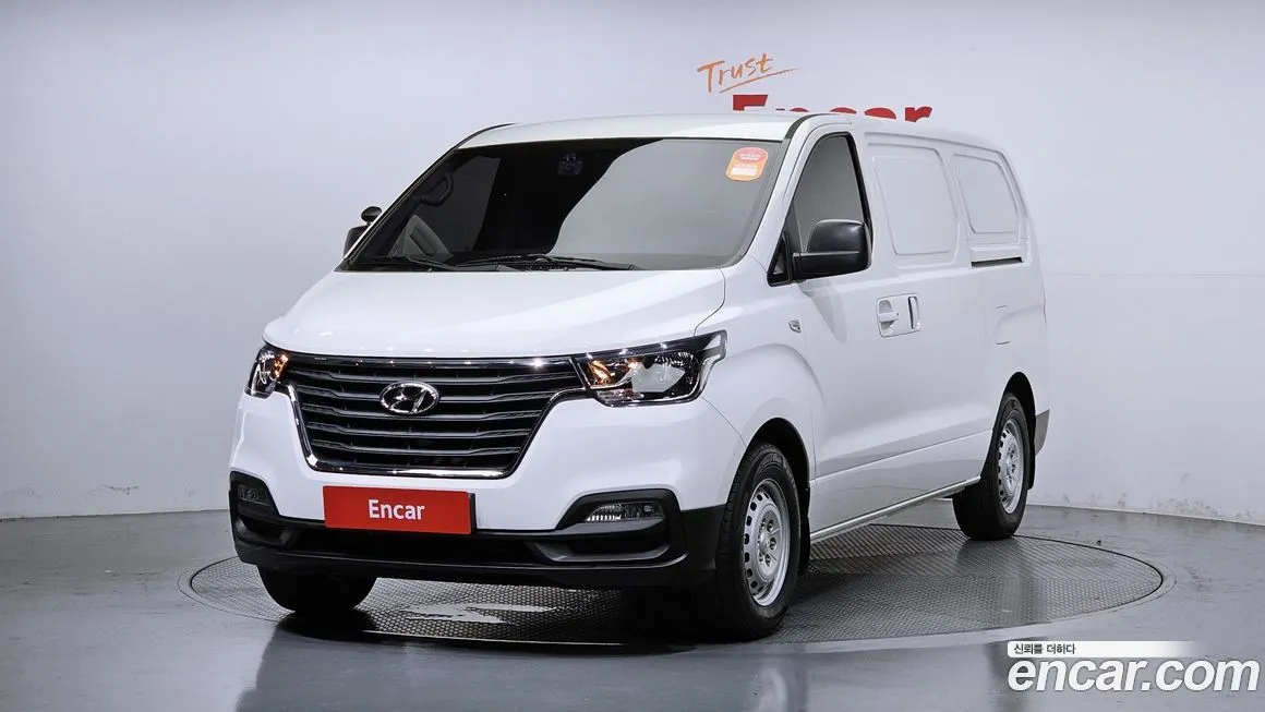Hyundai Starex — фото 1