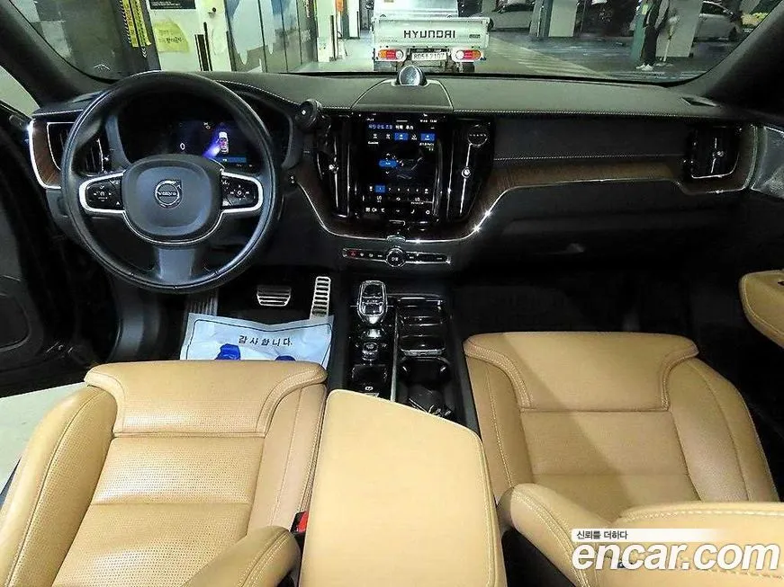 Volvo XC60 — фото 10