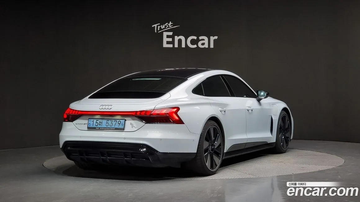 Audi e-tron GT — фото 2