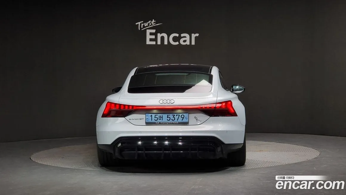 Audi e-tron GT — фото 4