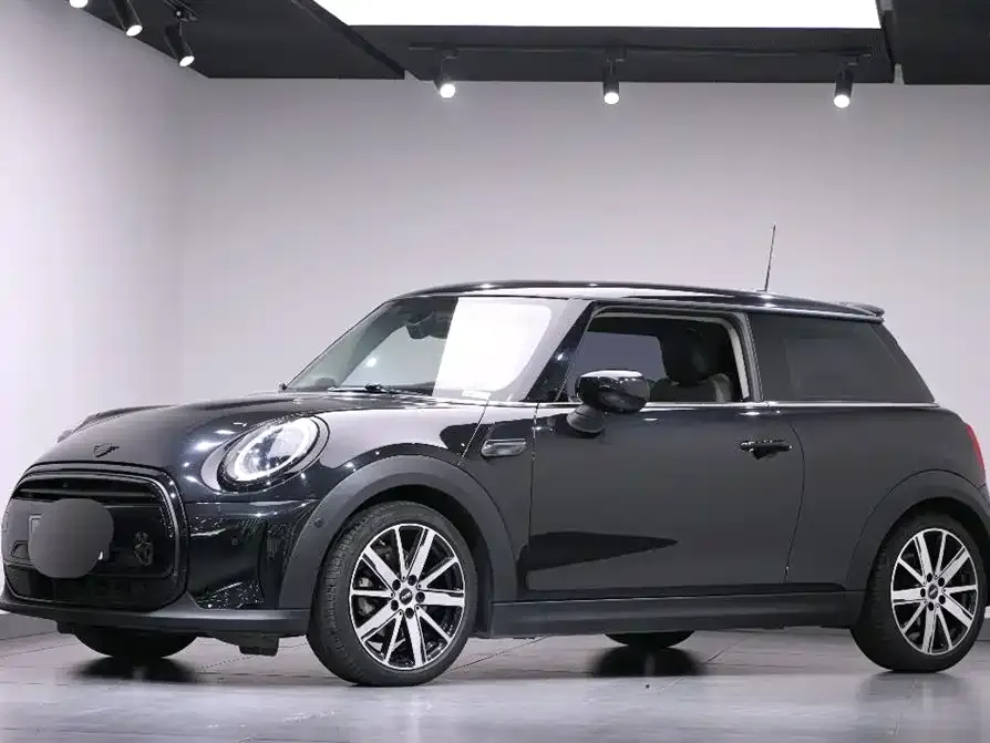 MINI Cooper (3-door) 2023 из CN, фото 2
