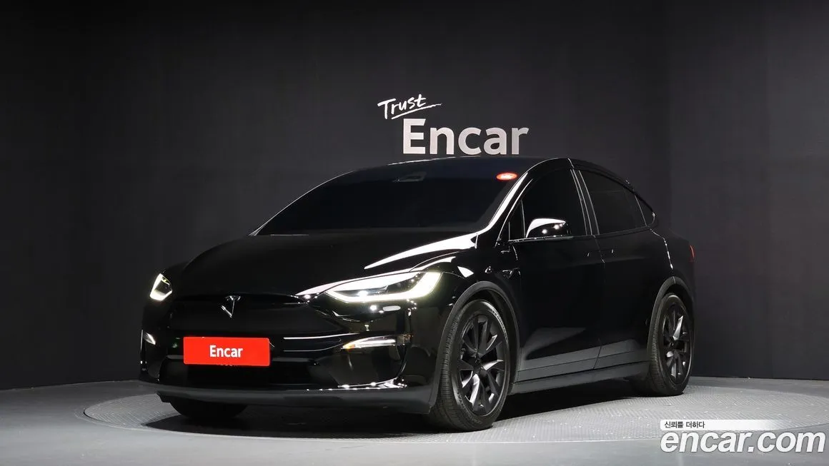 Tesla Model X — фото 1