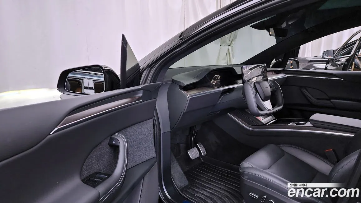 Tesla Model X — фото 10