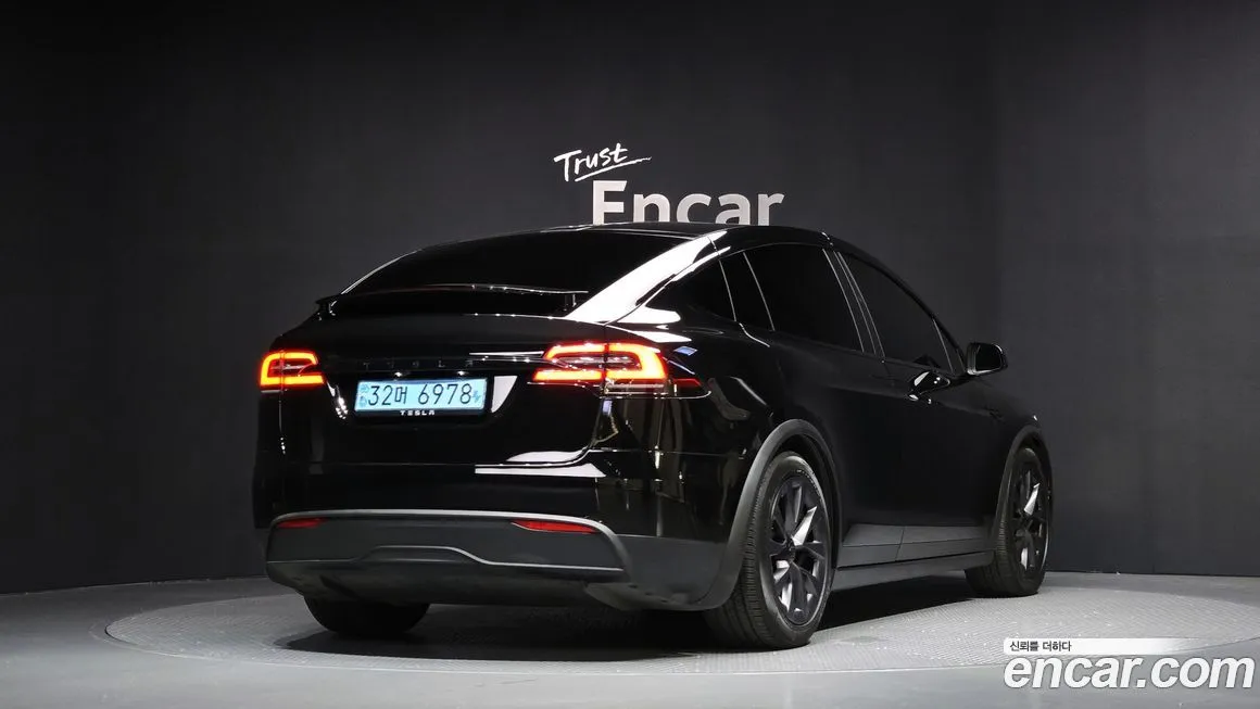 Tesla Model X — фото 2