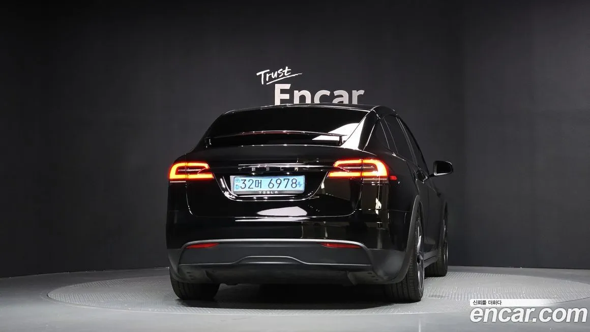 Tesla Model X — фото 4