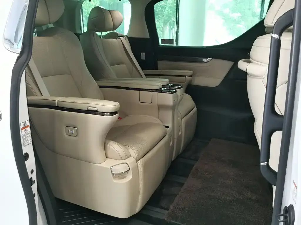 Toyota Alphard 2022 из CN, фото 7