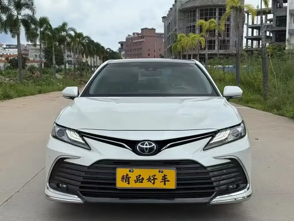 Toyota Camry — фото 2