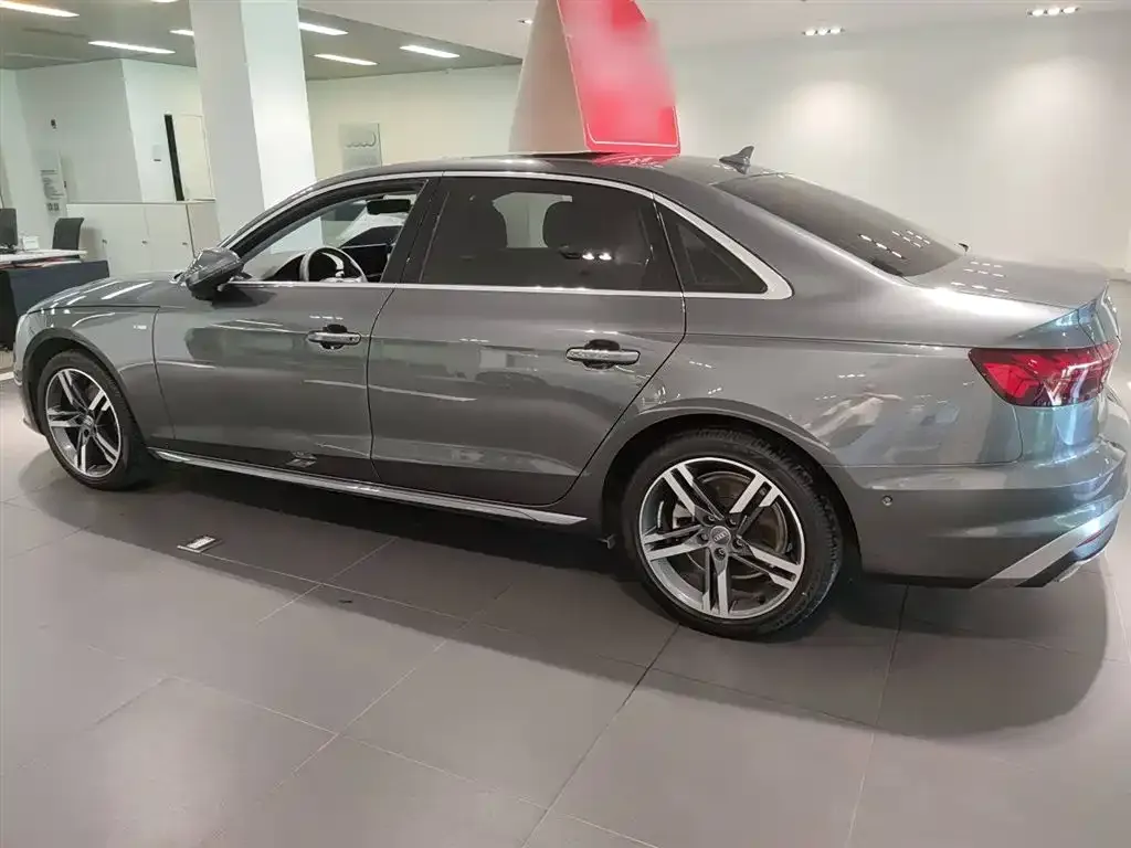 Audi A4L 2021 из CN, фото 7