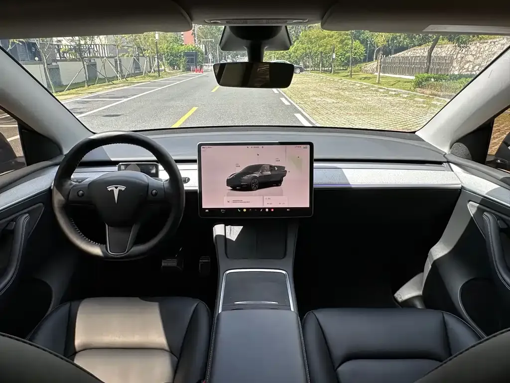 Tesla Model Y — фото 9