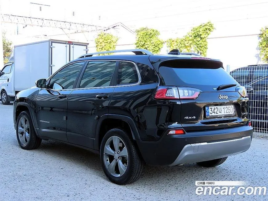 Jeep Cherokee — фото 3