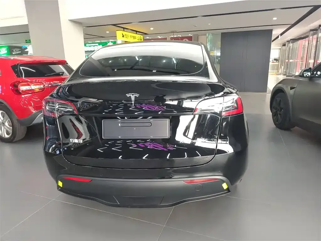 Tesla Model Y — фото 6