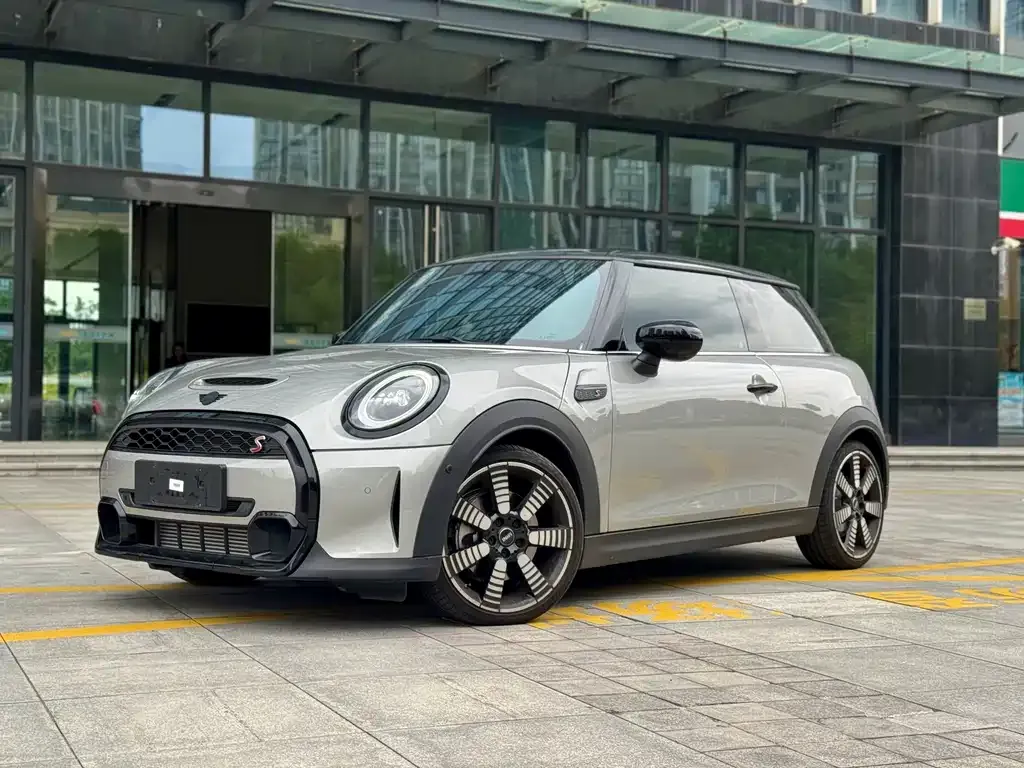MINI Cooper (3-door) 2024 из CN, фото 1