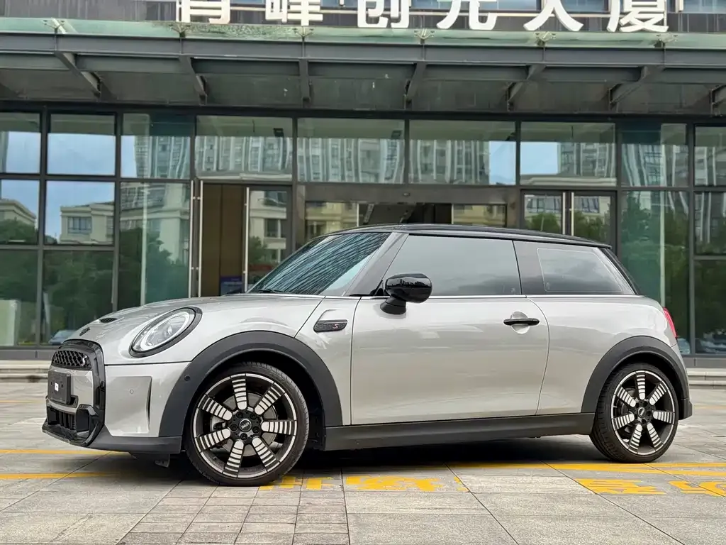 MINI Cooper (3-door) 2024 из CN, фото 2