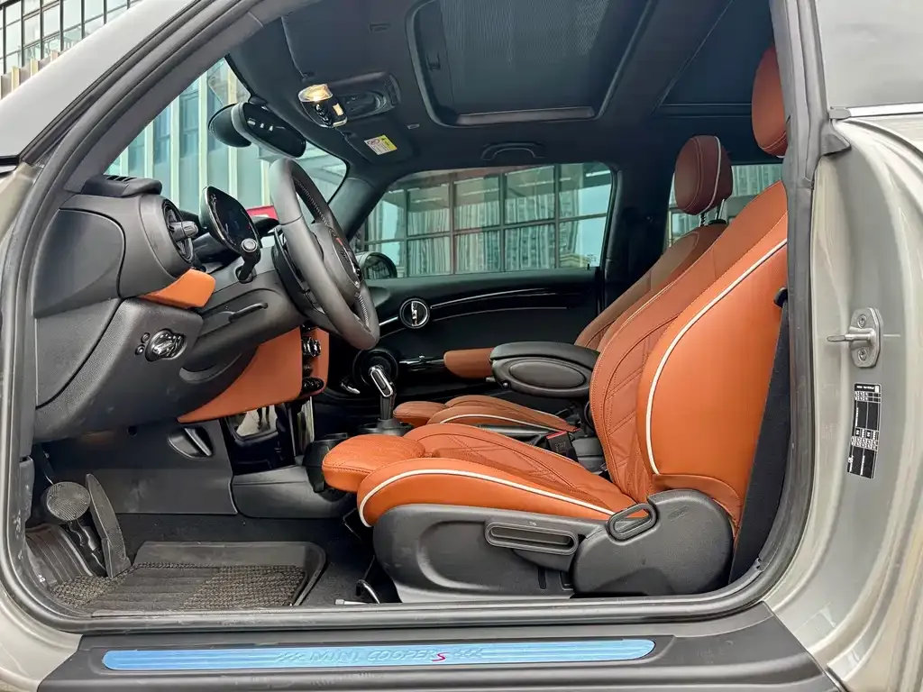 MINI Cooper (3-door) 2024 из CN, фото 9