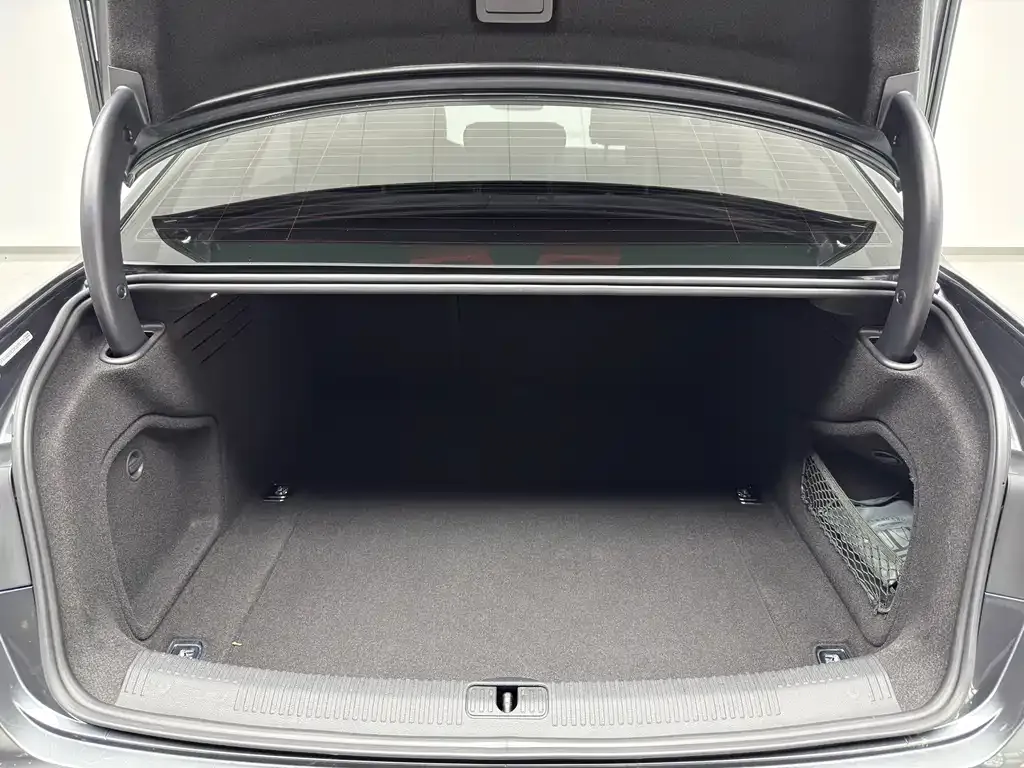 Audi A4L 2022 из CN, фото 7