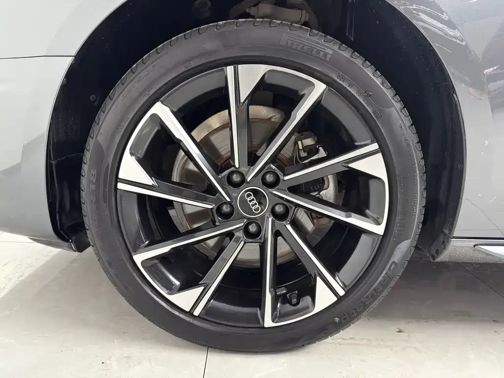 Audi A4L 2022 из CN, фото 8