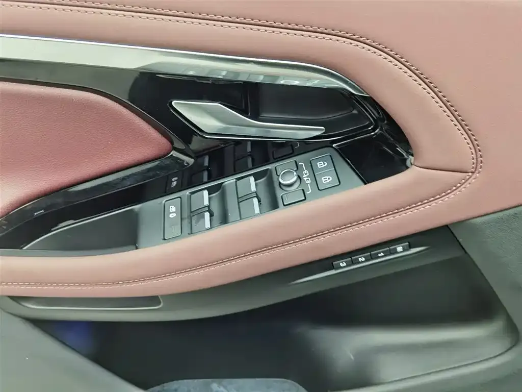 Land Rover Evoque PHEV 2024 из CN, фото 9