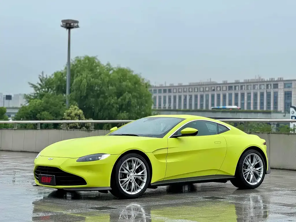Aston Martin V8 Vantage 2023 из CN, фото 1