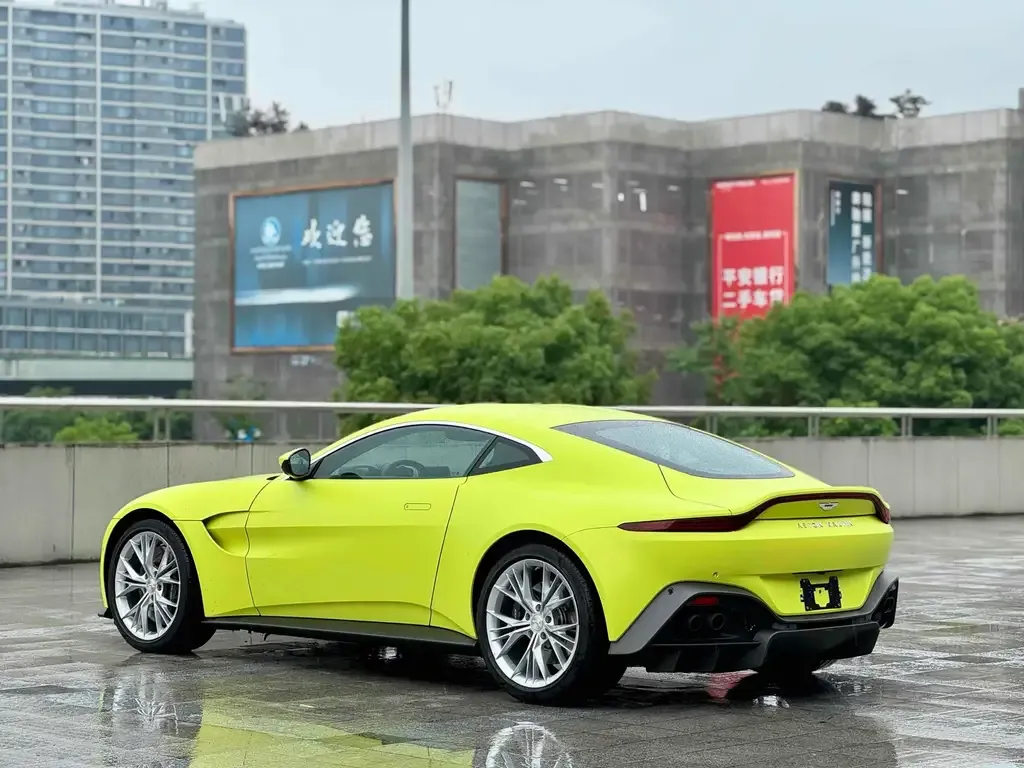 Aston Martin V8 Vantage 2023 из CN, фото 4