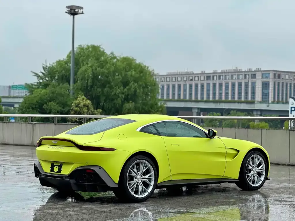 Aston Martin V8 Vantage 2023 из CN, фото 5