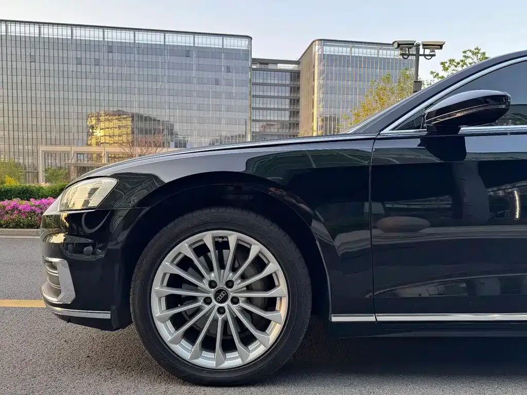 Audi A8 2021 из CN, фото 4