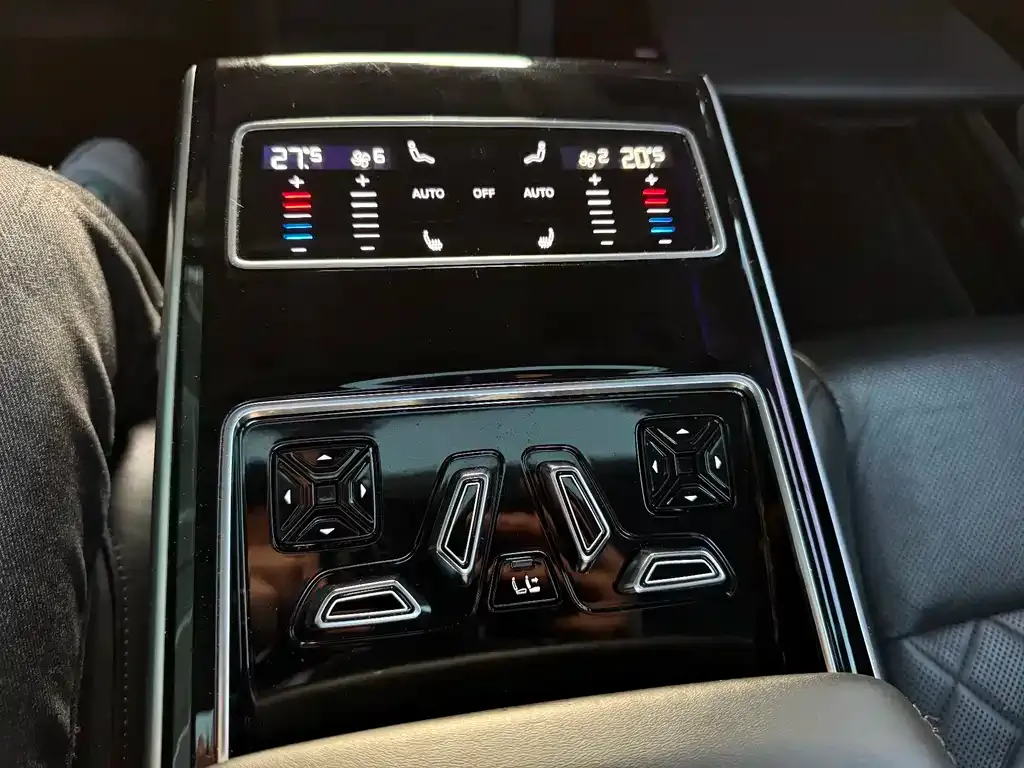 Audi A8 2021 из CN, фото 5