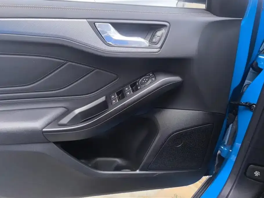 Ford Focus 2023 из CN, фото 7